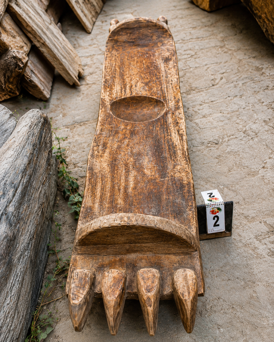 Naga Big Pointed Table